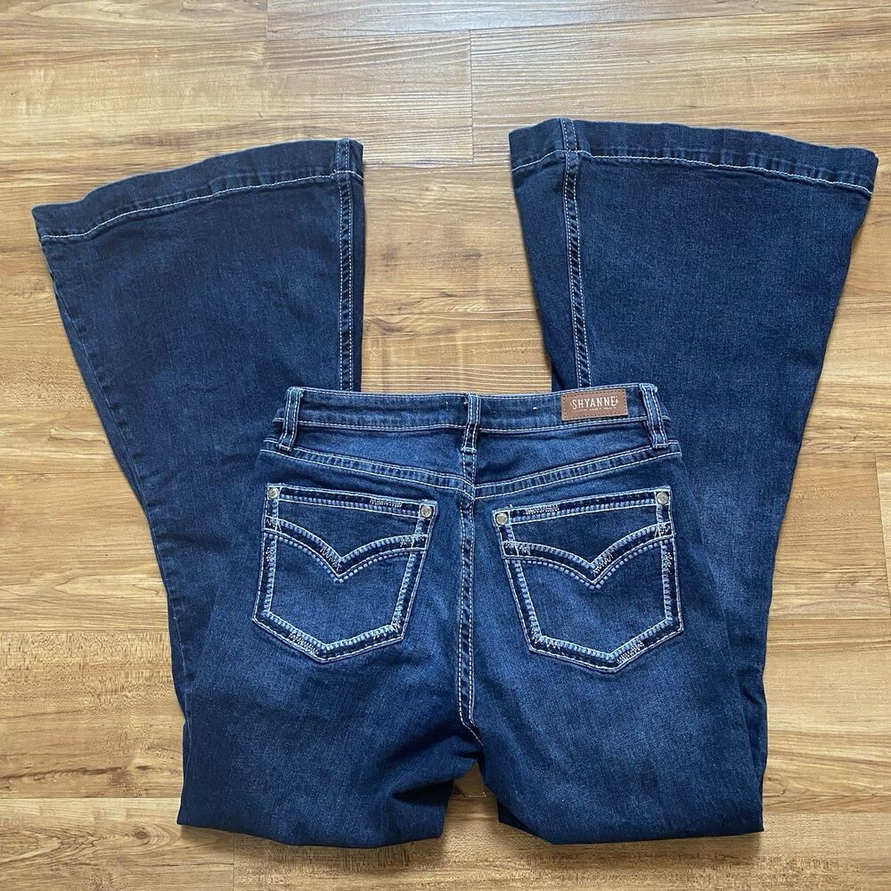 SHYANNE 29x32 Mid Rise Dark Wash Flare Jeans Western Cowgirl Thick Stitch Short